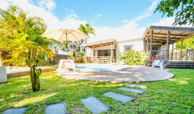 Mauritius Villa rental Pereybere close to Grand Bay walking to te beach Pool Staff