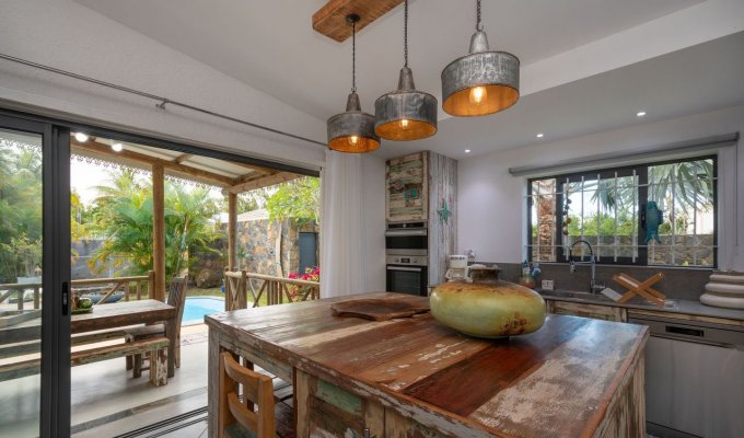 Mauritius Villa rental Pereybere close to Grand Bay walking to te beach Pool Staff