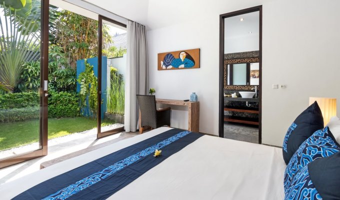 Vacation rentals, luxury villa near the sea with staff