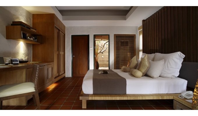 Seaview poolside Suite in superb beachfront resort