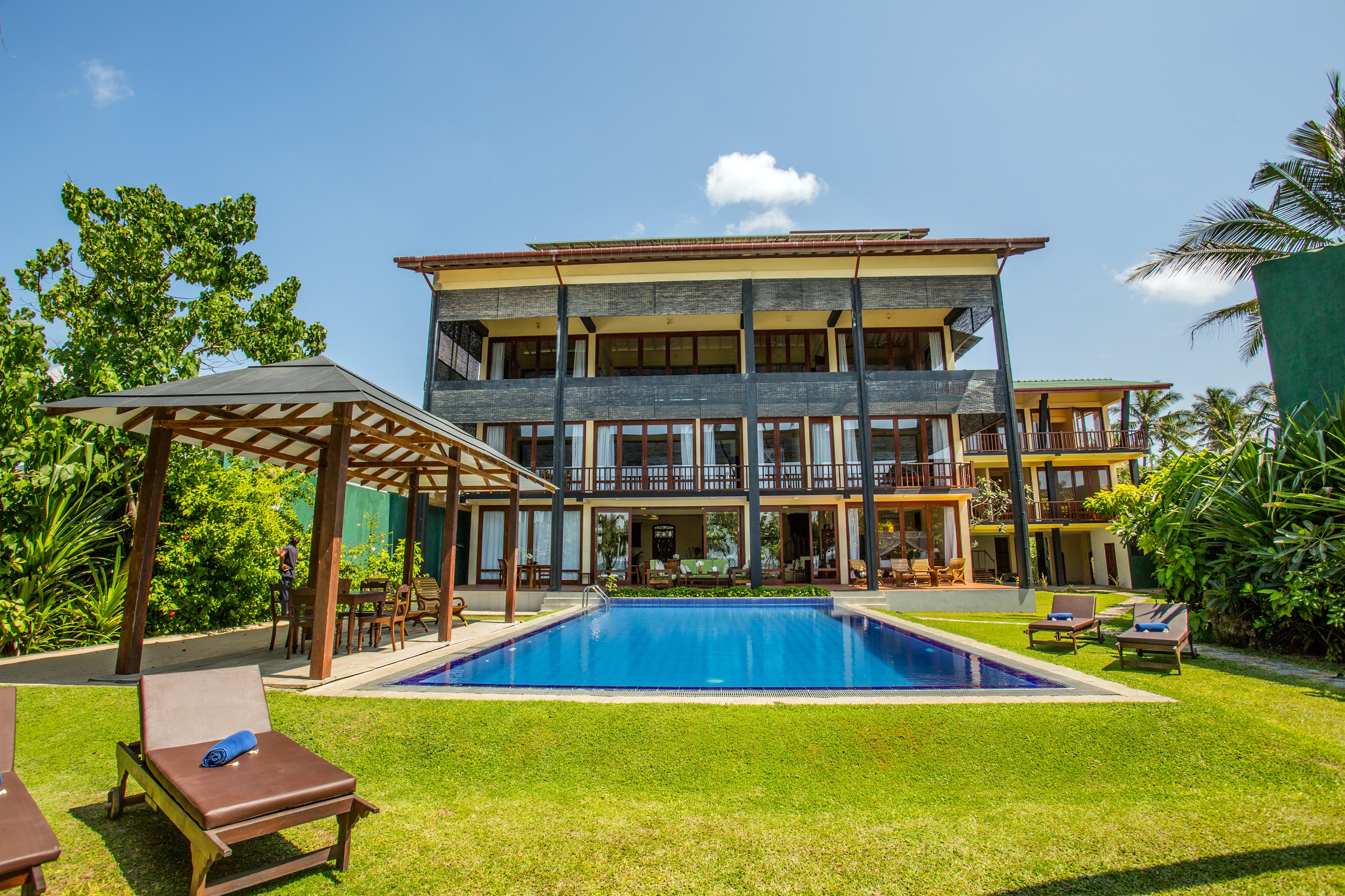 Sri Lanka Beachfront Villa rental in Galle with private pool and [....]