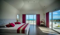 Orient Bay photo #9