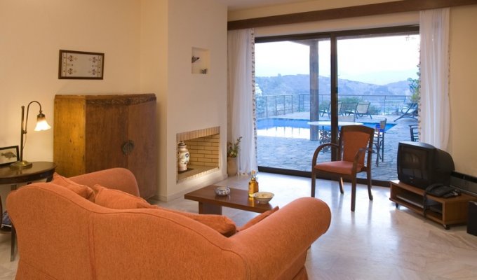 Villas in Crete with private pool, Greek Villa Holidays. Greece Holidays. Villas in Crete.