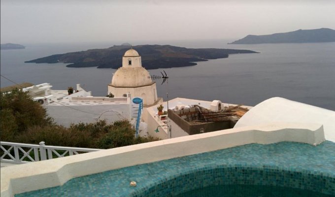 Luxury villa, perched on the cliff, overlooking the Caldera, with Jacuzzi.