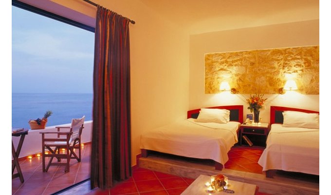 Your stay in Crete, accommodation 8j / 7 nights hotel accommodation with full board in bungalow sea view