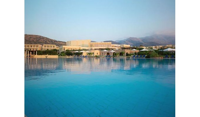 Your stay in Crete, accommodation 8j / 7 nights hotel accommodation on half board in a standard room with mountain views. From 613 € / pers.