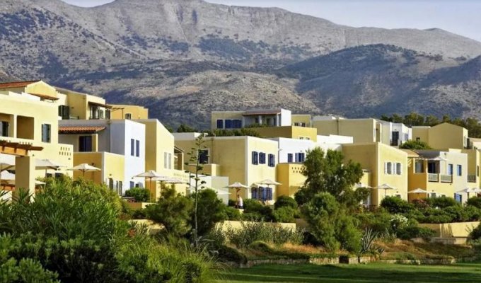 Your stay in Crete, accommodation 8j / 7 nights hotel accommodation on half board in a standard room with mountain views. From 613 € / pers.