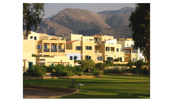 Your stay in Crete, accommodation 8j / 7 nights hotel accommodation on half board in a standard room with mountain views. From 613 € / pers.
