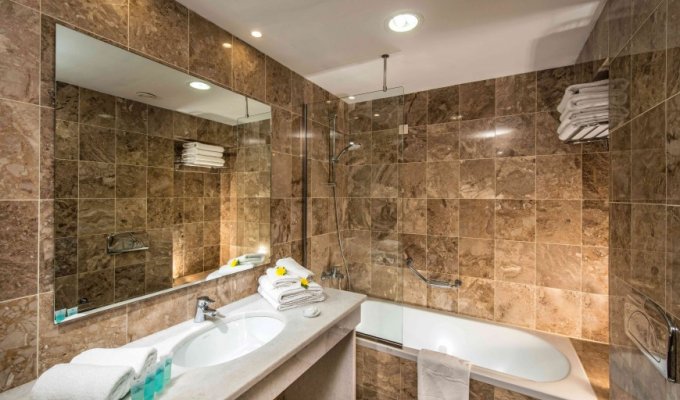 Your stay in Crete, accommodation 8j / 7 nights hotel accommodation with breakfast in a junior suite. From 826 € / pers. Holidays in Greece, Spa Resort near the beach.