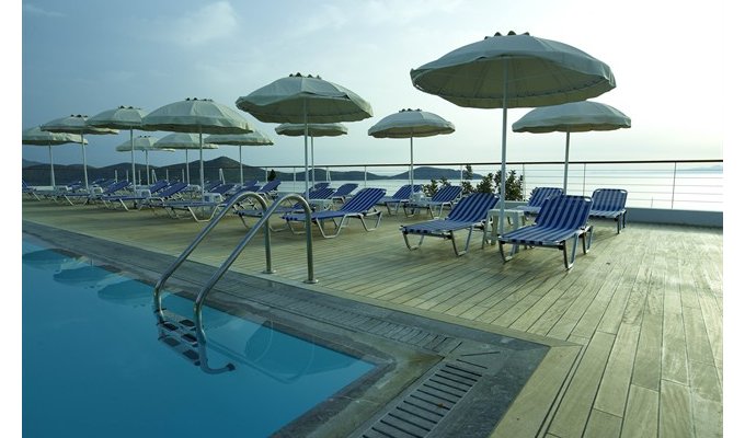 Hotels in Crete, accommodation 8j / 7 nights hotel accommodation on half board, (standard room). Greece Holidays. 