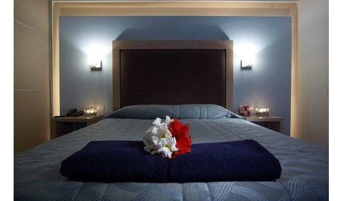 Hotels in Crete, accommodation 8j / 7 nights hotel accommodation on half board, (standard room). Greece Holidays. 