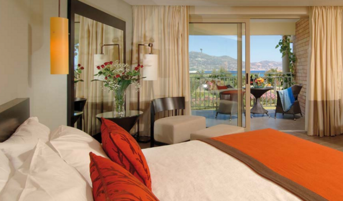 Your stay in Crete, accommodation 8j / 7 nights hotel, half board, room with sea view from 419 € / pers.