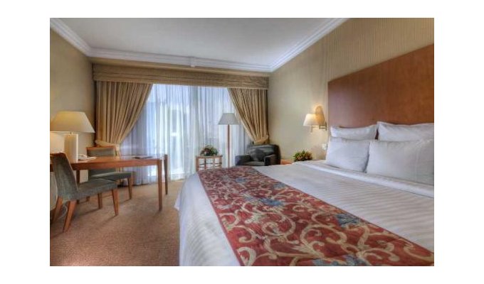 Your stay in Greece, accommodation 8j / 7 nights hotel accommodation with breakfast in standard room. Hotel Ledra Mariott