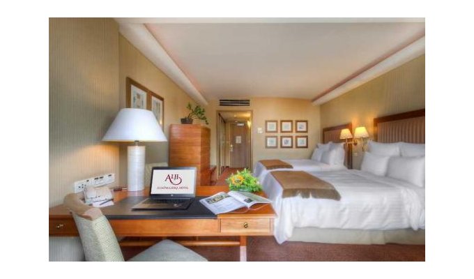 Your stay in Greece, accommodation 8j / 7 nights hotel accommodation with breakfast in standard room. Hotel Ledra Mariott
