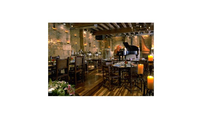 Your stay in Greece, accommodation 8j / 7 nights hotel accommodation with breakfast in standard room. Hotel Ledra Mariott