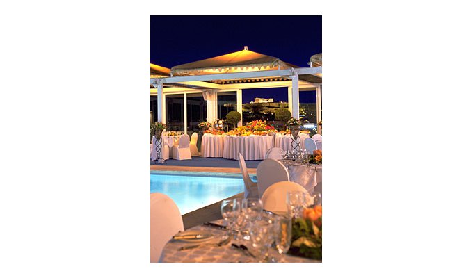 Your stay in Greece, accommodation 8j / 7 nights hotel accommodation with breakfast in standard room. Hotel Ledra Mariott