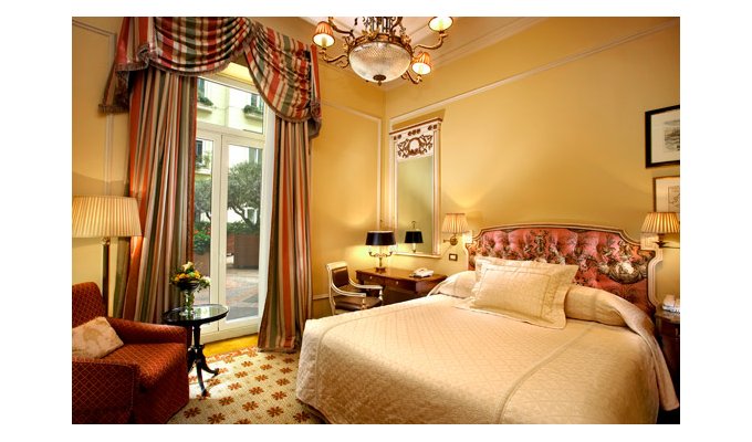 Your stay in Greece, accommodation 8j / 7 nights hotel accommodation with breakfast in a classic room. Hotel Grande Bretagne