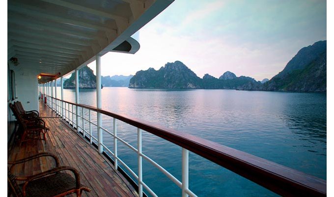 2 days / 1 Night Cruise in Halong Bay abord the Emeraude