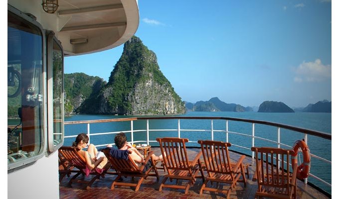 2 days / 1 Night Cruise in Halong Bay abord the Emeraude