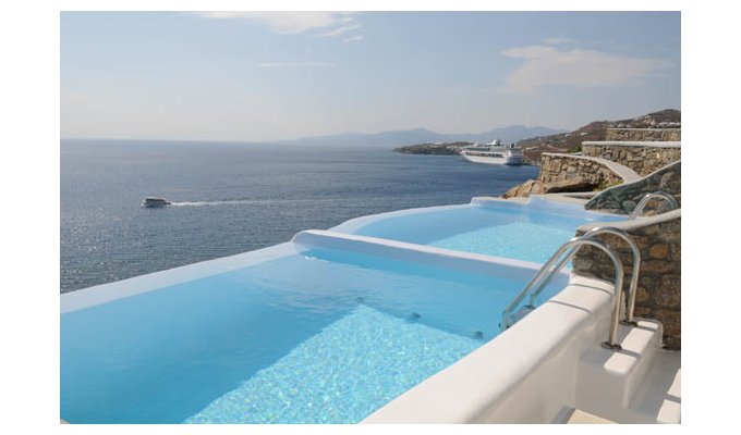 Your stay in Cyclades, Accommodation 8j / 7 nights hotel accommodation with breakfast in a Classic room. Hotel Cavo Tagoo 
