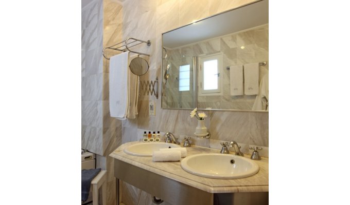 Your stay in Cyclades, Accommodation 8j / 7 nights hotel with breakfast Standard room. Hotel Dorion