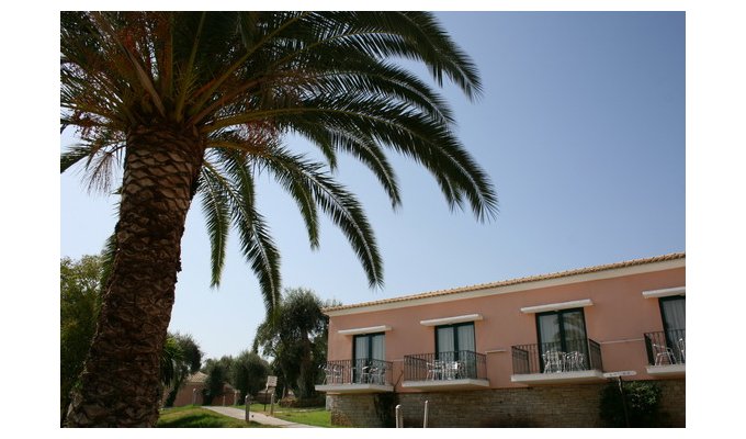 Your stay in Greece, accommodation 8j / 7 nights hotel all-inclusive room with views over the hinterland. Corcyra Beach Hotel. 
