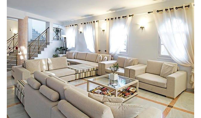 Your stay in Cyclades, Accommodation 8j / 7 nights hotel accommodation with breakfast in standard room. Aegean Plaza Hotel. 