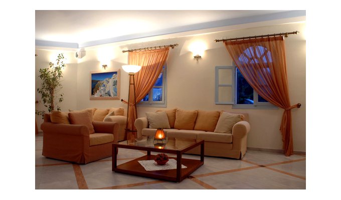 Your stay in Cyclades, Accommodation 8j / 7 nights hotel accommodation with breakfast in standard room. Aegean Plaza Hotel. 