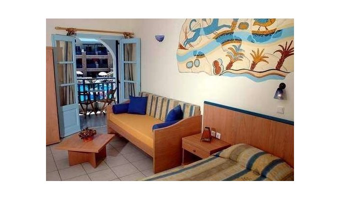 Your stay in Cyclades, Accommodation 8j / 7 nights hotel accommodation with breakfast in standard room. Aegean Plaza Hotel. 