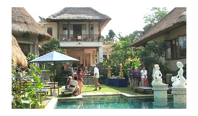 Bali luxury villa with swimming pool and staff, 15 minutes drive from Ubud