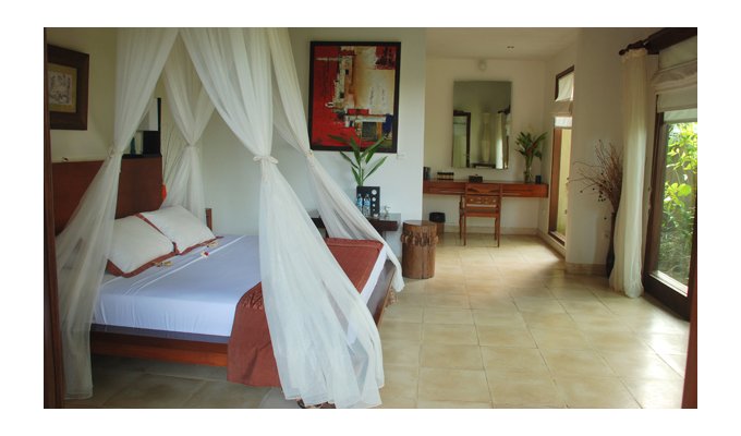Bali luxury villa with swimming pool and staff, 15 minutes drive from Ubud