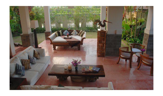Bali luxury villa with swimming pool and staff, 15 minutes drive from Ubud
