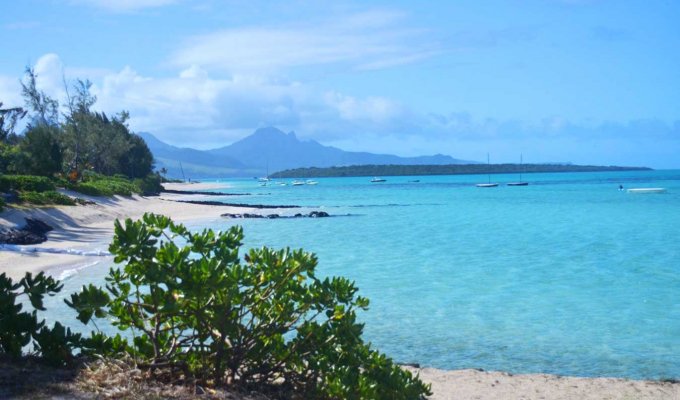 Beachfront Mauritius villa rentals with terrace close to Pointe D'Esny