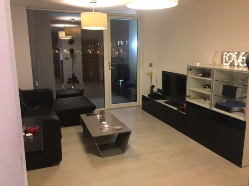 London Modern Apartment Rental With Balcony And Wifi