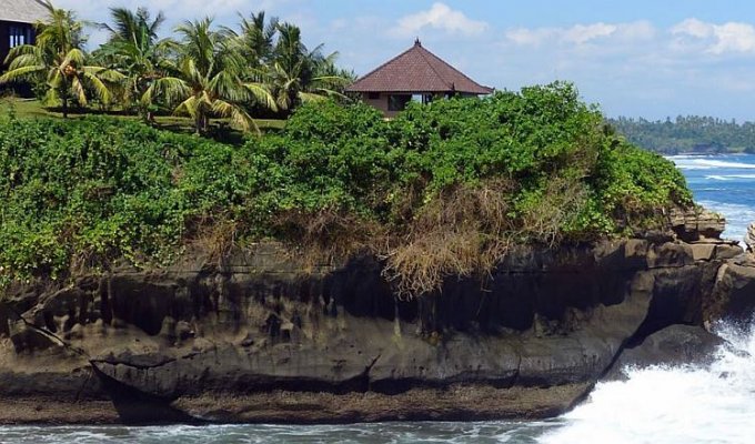 Indonesia Bali Villa rental Tabanan on the beach with private pool and staff