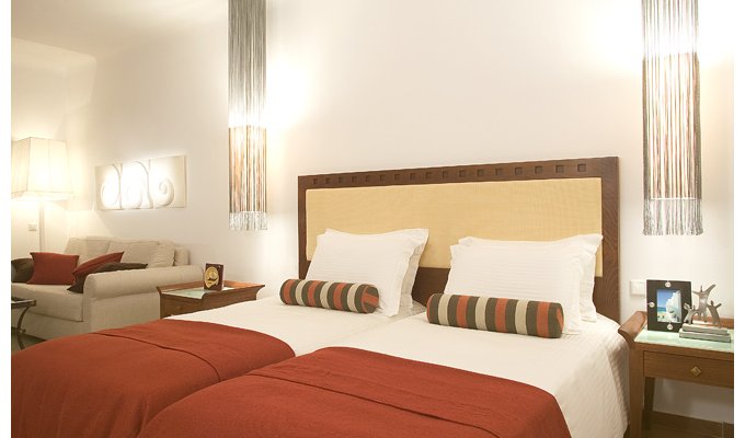 Your stay in Mykonos, accommodation 4j / 3 nights hotel accommodation with breakfast in a Classic room.  