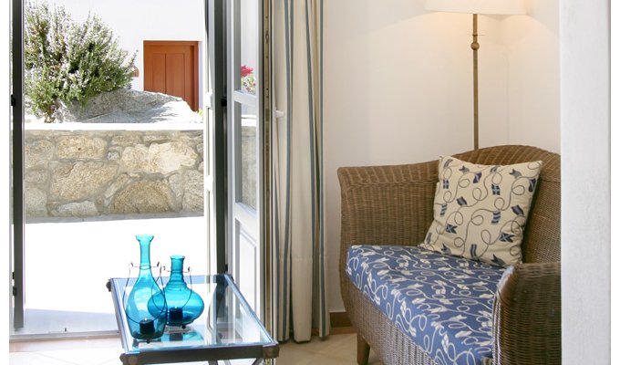 Your stay in Mykonos, accommodation 4j / 3 nights hotel accommodation with breakfast in a Classic room.  