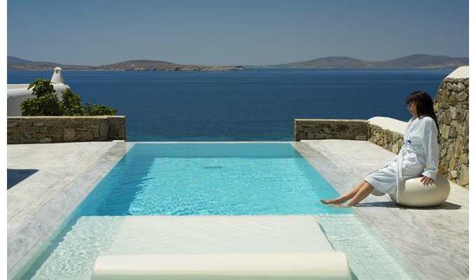 Your stay in Mykonos, accommodation 4j / 3 nights hotel accommodation with breakfast in a Classic room.  