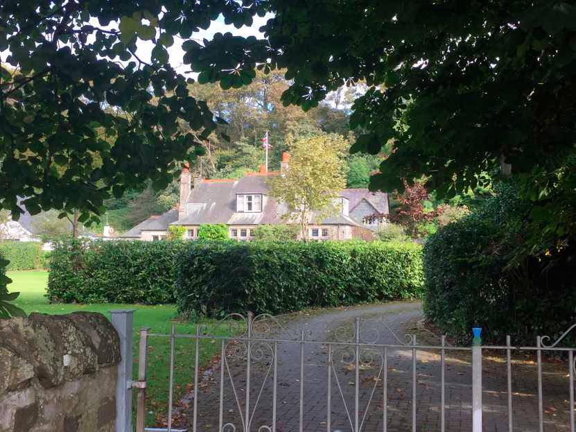 Largs cottage vacation rentals close to the sea Ayrshire at 33miles[....]