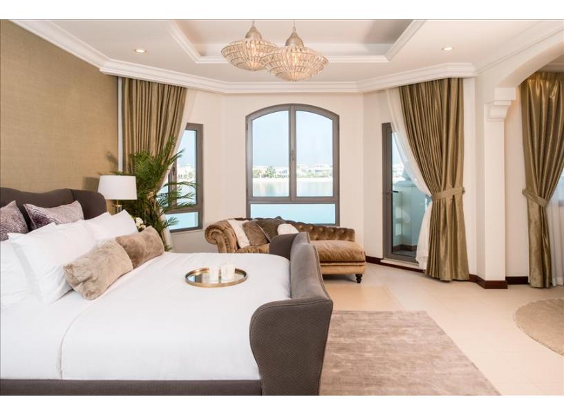 Dubai Holiday Villas - Deluxe Private 4 Bed Villa, Palm Jumeirah[....]