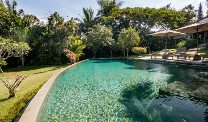 Indonesia Bali Villa rental Umalas near the beach with private pool and staff