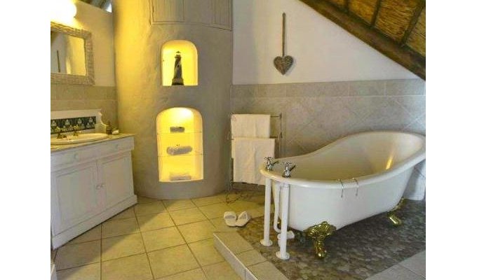 Bathroom Suite 1