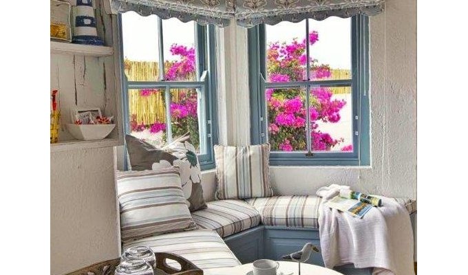 Bay Window Suite 2