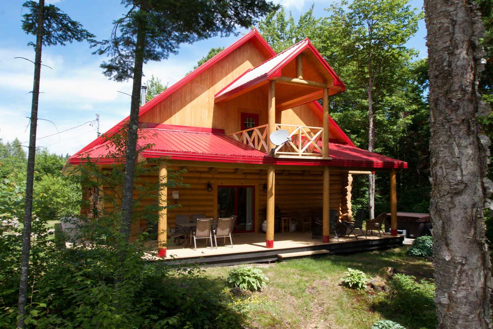 Quebec Holiday Cottage Rentals Close To Heron Lake And The Beach