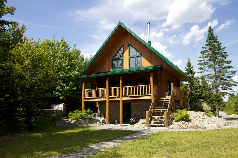 Quebec Holiday Cottage Rentals Is On The Deer Lake And With