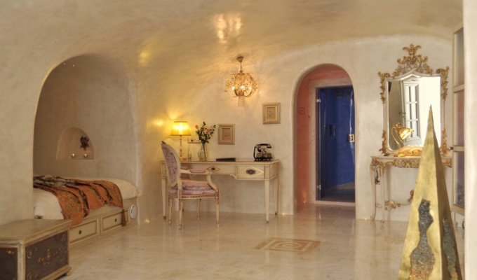 Luxury Santorini Villa Rental with heated indoor swimming pool, ideal for Honeymoon