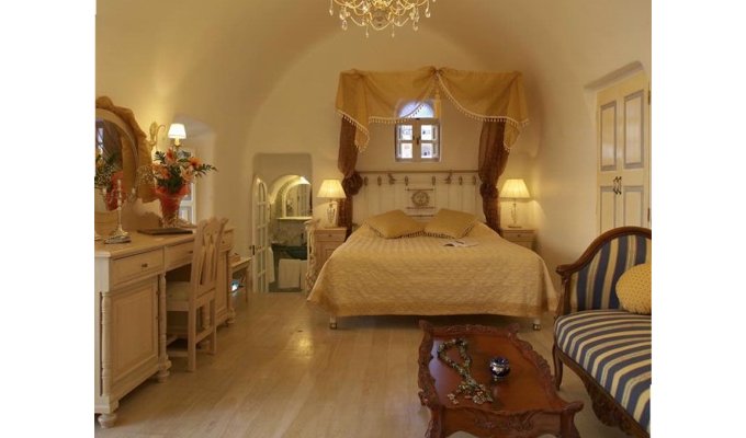 Luxury villa in Santorini, with Jacuzzi and sea view