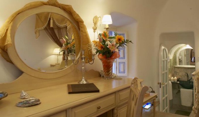 Luxury villa in Santorini, with Jacuzzi and sea view