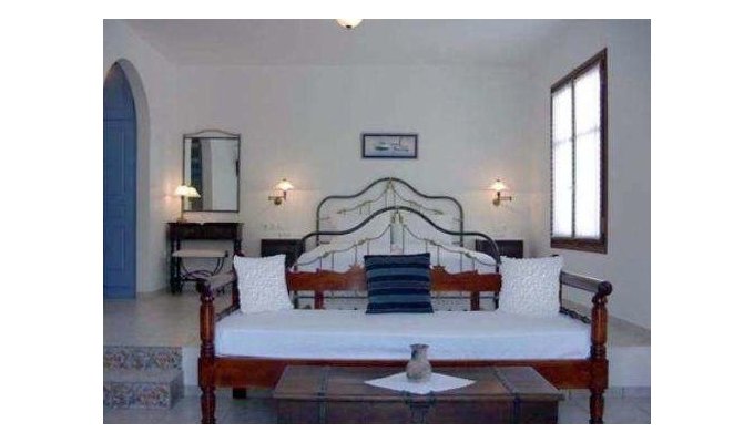 Your stay in Cyclades, Accommodation 8j / 7 nights hotel accommodation with breakfast in standard room and transfers Maritimes. 