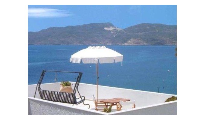 Your stay in Cyclades, Accommodation 8j / 7 nights hotel accommodation with breakfast in standard room and transfers Maritimes. 